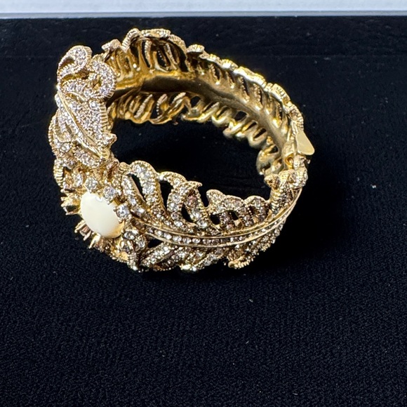 J.‎ CREW Pave Feather Hinged Bangle Gold Ivory Crystal Floral Bracelet Preppy - Picture 4 of 13